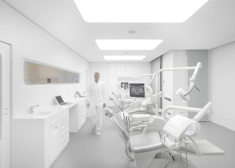 Ортодонтическая клиника «White Space» со стенами Corian от Bureauhub